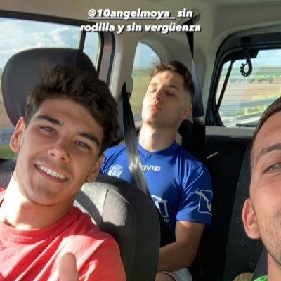 Dos brazos
Pierna y media
(Dos) Cabeza(s)