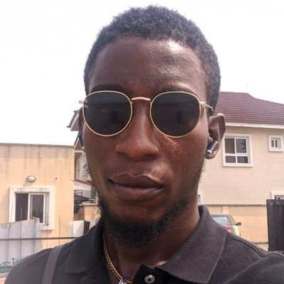 Pantomath, pop culture scholar, wannabe history buff, classic movie lover, conditional extrovert & everything else in between. 

Alter ego @deoluoyetayo

#COYG