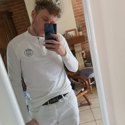 WyzerLAN's profile picture. WyzerKING / 23y / Joueur FR Call of duty chez 🤷‍♂️ de retour apres 2ans d'arrêt 🤣🤣  / +20 LAN /