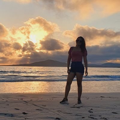 Quien se atreve a enseñar, nunca debe dejar de aprender.❤👩🏫 Dadme café y libros y seré feliz por siempre❤🌻 Guayaca viviendo en las Galápagos 🐢