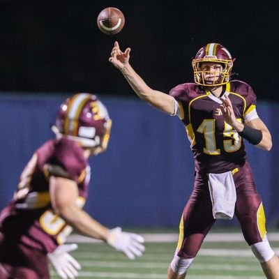 Menomonie-2022, QB |6'3 195lbs|3.84 GPA
 https://t.co/FZjR20I40T