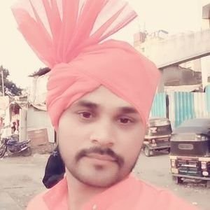 फर्क नहीं पड़ता मुझे कि दुनिया क्या कहती है।
मैं अच्छा हूँ बहुत मेरी माँ कहती है।
