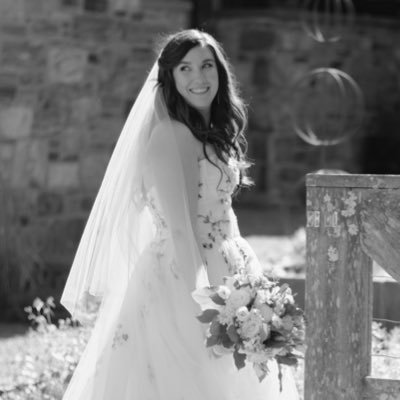 holly_linneman's profile picture. audiobook narrator, actor, singer. long covid since may '22. she/her