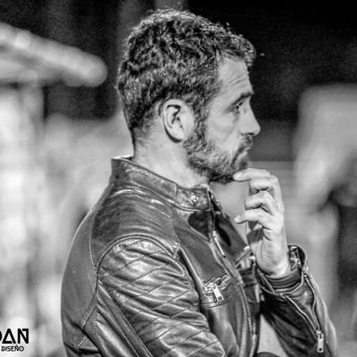 Lic. CAFD. Profesor EF. Máster Formación y desarrollo del talento en jóvenes futbolistas (RFEF-UCLM). Inter de Jaén CF. Ex Lorca CFB, Real Jaén, Carolinense CD