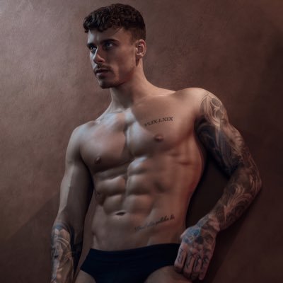 Wake up and move 🏃🏽♂️ Social/PR: rob@fomomodels.com Ambassador: @centrepointuk