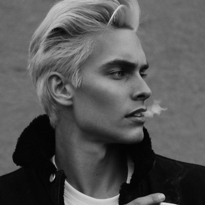 midnight_noelle's profile picture. Когда-то давно человек был превращён в монстра. Видели как с тех пор выросли цены на жизнь?..