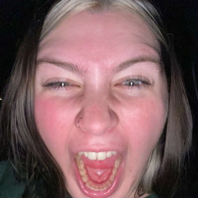 mia10001m's profile picture. i get on twitter like 4 times a year.