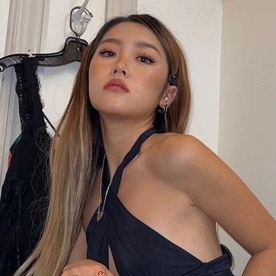 𝐄𝐯𝐞𝐥𝐲𝐧 𝐇𝐮𝐠𝐨 : Isn’t that the very definition of power? Watching people kill themselves over something that means nothing to you?