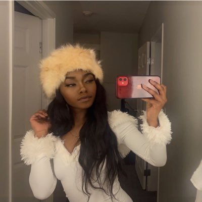 monaethepainter's profile picture. uofl ‘22