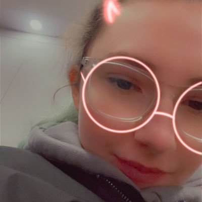Heyyy I’m Lilly I’m 15 I love K-pop music art and taking pictures I love animals and I love food :)