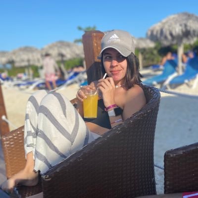 Y vivir felizmente....feliz de mente...y feliz y demente 🫒