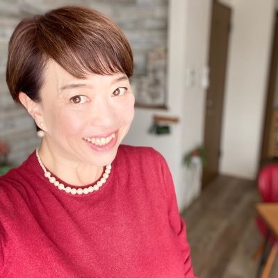 40歳以上の女性が美しくなるスキンケアのアドバイザーで北海道釧路市にあるノエビアビューティーサロンYOUの代表です。美容は自分を好きになるためにするものだと思ってます。子育てが終わった今、自分のためにキレイを楽しむ。 自分らしく、美しく、生き生きと人生の後半を楽しむ仲間が増えたら嬉しい!/メイク講師/お酒