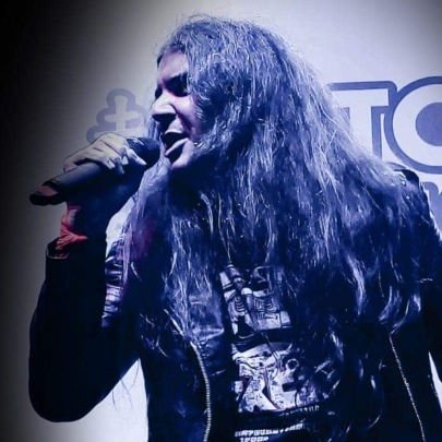 Luiz Saga auto-didata por definição é intérprete, vocalista, guitarrista e baterista.
Natural de São Paulo (SP).