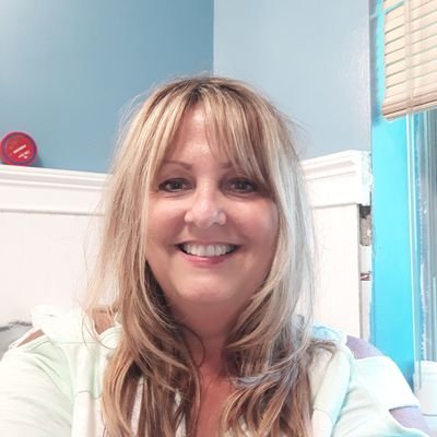 Single & happy Grama of 3 wild & lovely grand kids! Love Jesus, 70's & 80's music, the beach, movies, concerts, craft shows, animals, nature, and the U.S.A!