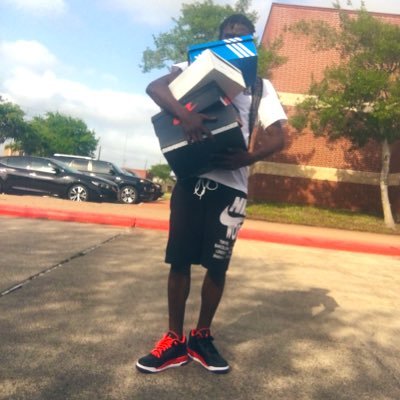 Mister_Brownjr's profile picture. Artist, self-motivated, #OnlyUpFromHere, #IntegrityLoyaltyCharity #Family1st #ALLUSSNKRSBOX #EBEMusicGroup #SneakerHead sneakersbox.a@gmail