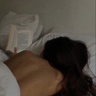 — ☁️ reading romance books is a hot girl thing #booktwt