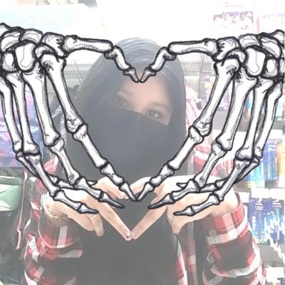vhshness's profile picture. #peruana // nací por mi madre moriré por mi país