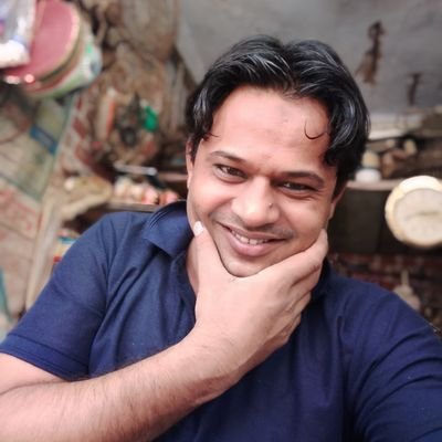 लाई है इस मुक़ाम पर ज़िन्दगी मुझे
मैं ज़िन्दगी को भूल गया ज़िन्दगी मुझे
