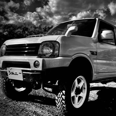 My favorite car is Jimny. Also, radio-controlled cars have become indispensable to me. I hope the charm and fun of radio control will spread to many people.