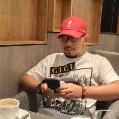 cuma orang biasa yang ngefans berat sama @GIGI_Band n @LFC