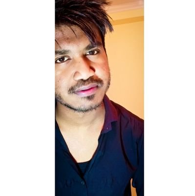 im_rvr's profile picture. Few opportunities many ambitions.🏃♂️ Searching path of final goal.🎯 Delhi University'23 🎓 . 🎵 | Reader, Analyser, Guitarist | 📍 Delhiite