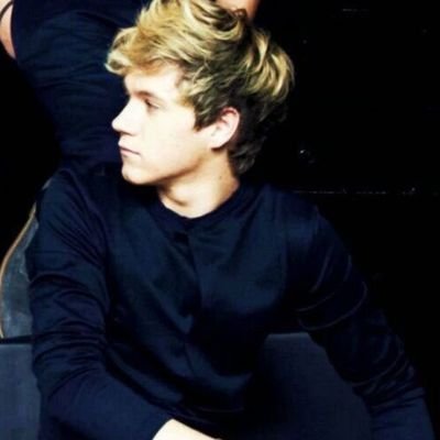 E_nh_B's profile picture. She/her ▪︎ 23 y ▪︎ Directioner 💙💚🧡💛❤️ ▪︎ NH ♡ ▪︎ L3 ⚕️💉💊 ▪︎ F1 ❤️🤍 Compte F1 🏁 @liisette_1D