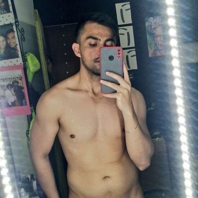 Yo soy bueno para todo, sin excepcion. Bailo, canto, conduzco, lucho, cómo, cojo. Todo lo hago rico!! 😈😏