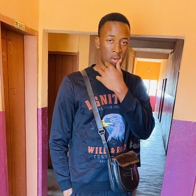 GIANT ATTITUDE
2.01m
street art
basketballer
joker🦁
💚🇨🇲❤
