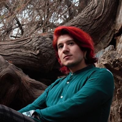 En realidad me llamo Daniel, pero juego al artista como Danilo; Lic. en gestión cultural,amante de aquelarres y sirenas.