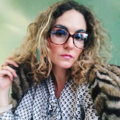 🇭🇰 🇬🇧
Fashion journalist, consultant, academic ✨
Course Leader post-grad fashion ✨
News editor @costume_society ✨
I'm a 🐉 and ♐ and love the 🦥 life