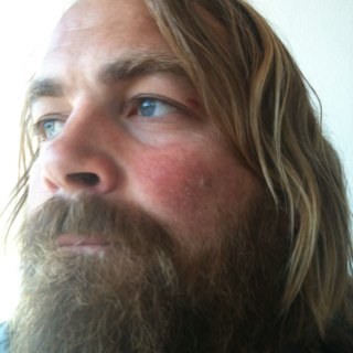 bertelhjortland's profile picture. Pappa til to jenter. Gift. Teolog. Jobber innenfor rusomsorg.  Litt for svak for SK Brann og Liverpool FC