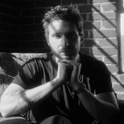 kimetzka's profile picture. 𝙸 𝚝𝚑𝚒𝚗𝚔 𝚝𝚑𝚊𝚝 𝙸'𝚖 𝚏𝚊𝚕𝚕𝚒𝚗𝚐 𝚗𝚘𝚠...