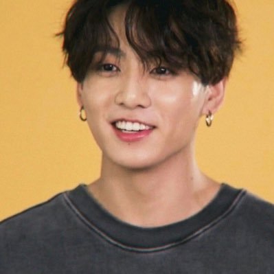 jjk_euphoriaRue's profile picture. “i smiled. and the reflection in the window smiled with me “ - #hyyhnotes | #BTS | she/her |