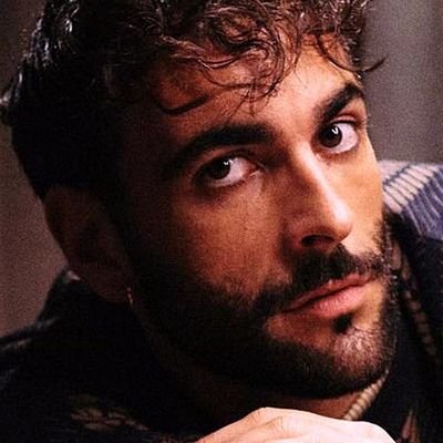 Musicista, chitarrista, ricercatore del Genio ovunque si manifesti, perciò amo, seguo e sostengo @mengonimarco - perciò questa è una pagina fan.