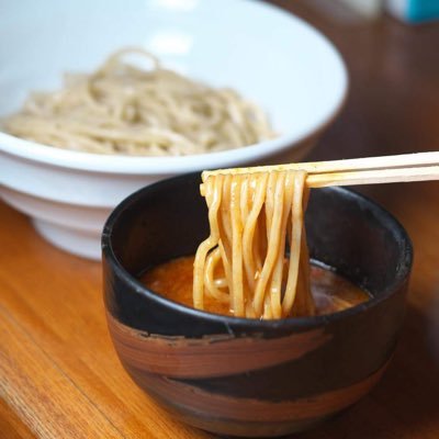 🍥じっくり煮込んだ豚骨と鶏ガラに伊吹煮干しの旨味が溶け込んだ濃厚旨味スープのつけ麺が大人気‼ 🍥野菜と挽肉の旨味が溶け込んだ辛味噌仕立ての🌶辛つけ麺もオススメです♪ ㊗️おかげさまで創業14年 🚃JR与野駅西口徒歩2分