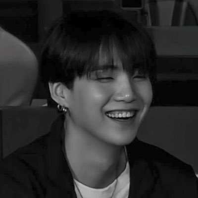 (จัสมิน,จัสมาย,จามีเน่) 🚬;-; (ชอบให้เรียกว่ามะลิมากกว่า) 🤍☁️