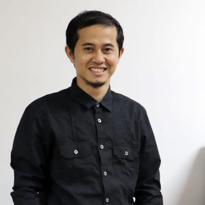 Jurnalist in Republika and Founder Solidarity Indonesian For Refugees (SIR) and Advokat.