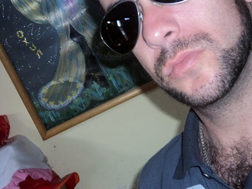 Sou uma cara de bem com a vida!
Não desisto no 1° obstaculo!
Sou bem mais forte do que aparento ser...