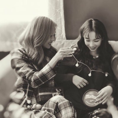 music_1412's profile picture. ทาสรักวิชวลและแมว🖤🌈😼 #YOONA #IRENE #KARINA #JISOO #IU ความจริงมีเพียง1เดียว แต่เมนเราจะมีกี่เดียวก็ได้