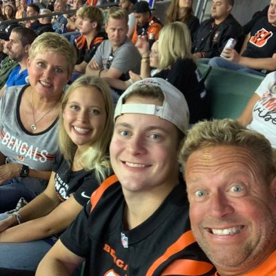 RN, Proud parent of 2 Ohio University students, & married to an amazing man! Avid Cincinnati fan to all hometown teams! ❤️🧡🖤 @ohiou @Reds @Bengals