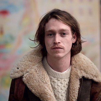 Tudo sobre o ator, cantor e multi instrumentista Caleb Landry Jones Projetos Futuros: 1 - Harvest (2024) 2 - Drácula (TBD) 3 - Two Wolves (TBD)