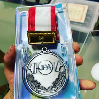 XfOIkC5Z1zr8lZY's profile picture. 埼玉県民 社会人3年目 カラオケ行きたい コンパスやってます 喫煙者(ブラックデビル愛好家)