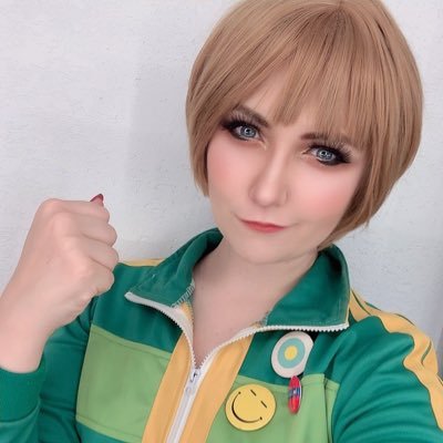 Just a little bug 🐛 Voice Actor 🎙️ Cosplayer 🪡 World Traveler ✈️ Persona, Genshin, and Fire Emblem bias 💅🏻 Let’s be pals! 💚