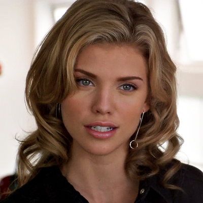 high quality gifs of 90210’s character, naomi clark