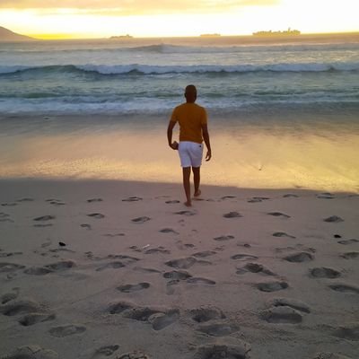 vanDerVito's profile picture. He just smiles and wave.
I tweet/retweet/reply/like in Toasted_ice's personal capacity!