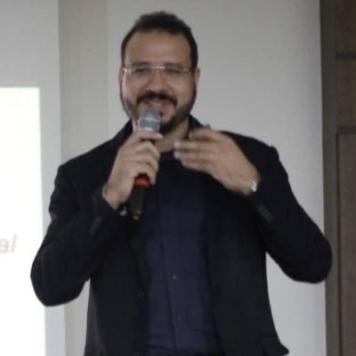 Biólogo, professor, pesquisador, fã de astronomia, física, linguística, livros, tecnologia e podcasts. Tenho uma memória incomum e histórias curiosas pra contar