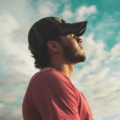 I'm studying computer science, math and physics. JS and python😘