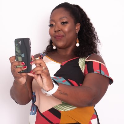 EllenPsicologa's profile picture. 👩🏾‍💼Psicóloga Clínica (presencial e online) 👩🏾‍🏫Mentora de mulheres👩🏾👦🏾 Mãe do Rafael 🗣 infoprodutora 📚 Escritora ✊🏾Antirracista