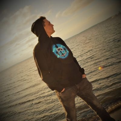 FreZzyWaVe's profile picture. Streamer, Gamer, Video Creator ⚓🌊
https://t.co/K0Jsz7gdsX
insta: frezzywave