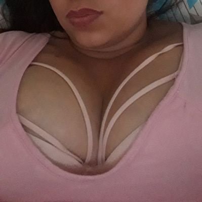 Somos pareja Vivimos en Duitama Boyacá con experiencia en inter y trios mhm y hmh . Karla 34 y David 39